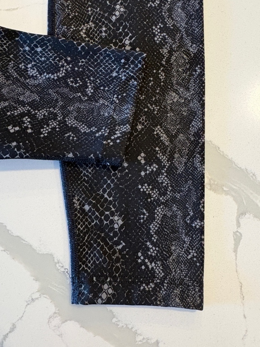 Varley Snake-Print High-Waist Leggings ~ XS ~ 28” Inseam - Picture 2 of 9